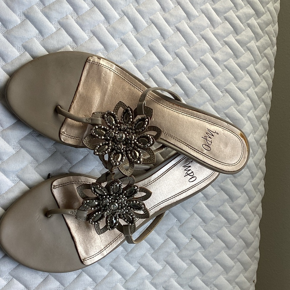 Impo Women's Metallic Sandals with Floral Accent size 10 - Picture 4 of 5